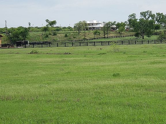 5th image of 104 Country Vista Ln