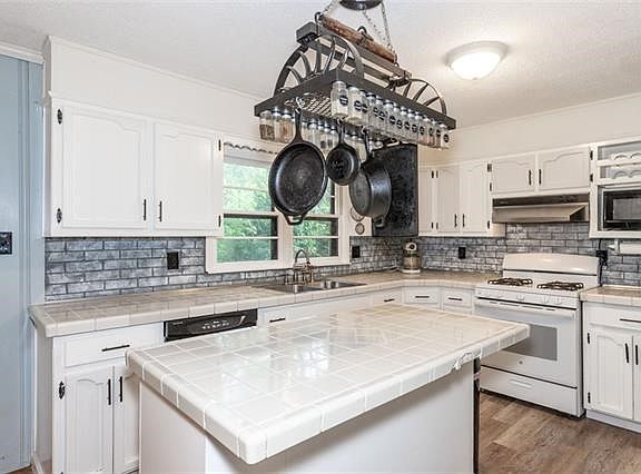 3rd image of 5520 Lafayette Ave