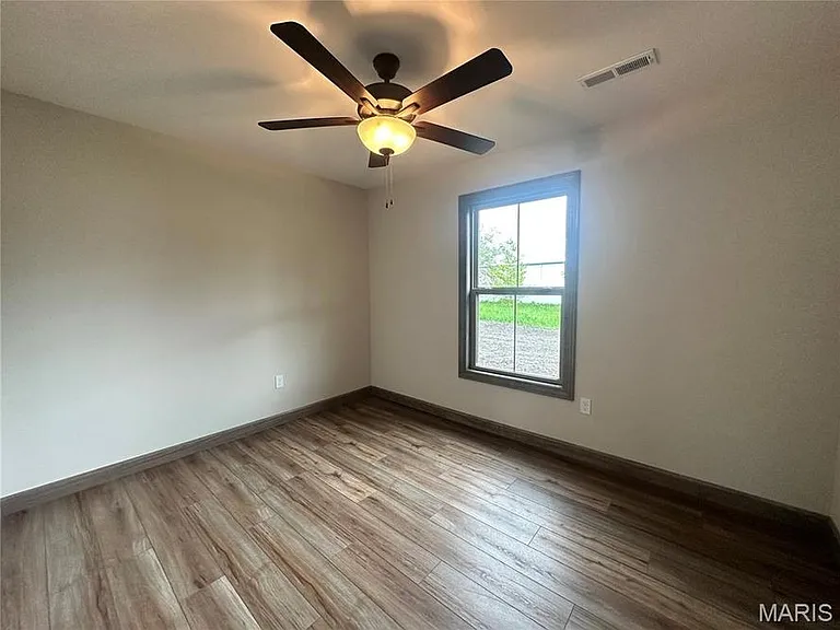 547 Somerset Dr — Photo 12
