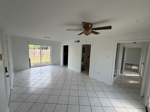 2nd image of 3725-27 N Interstate Highway 10 Service Rd W #3727