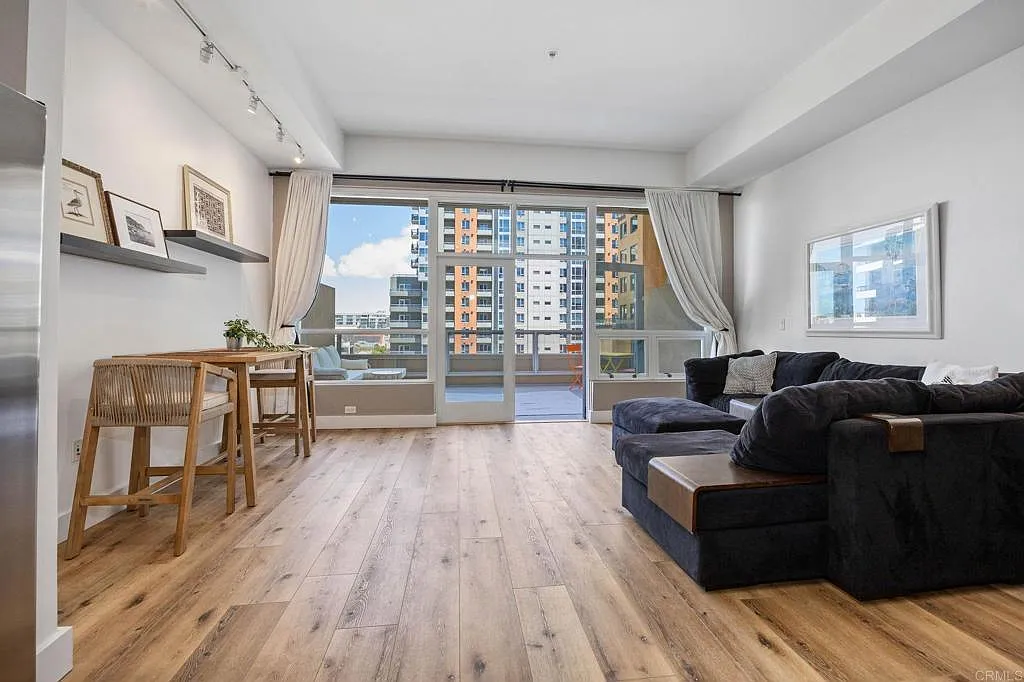 350 W Ash St W — Photo 1