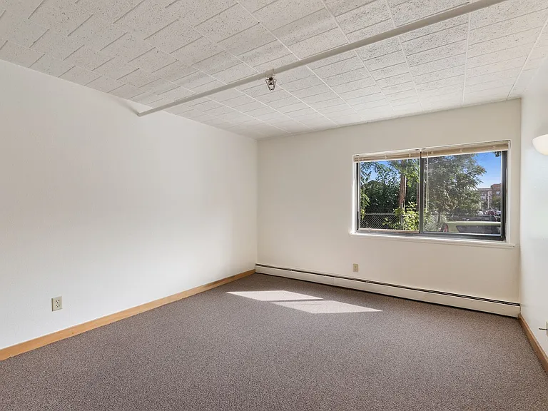 2125 W Kilbourn Ave — Photo 14