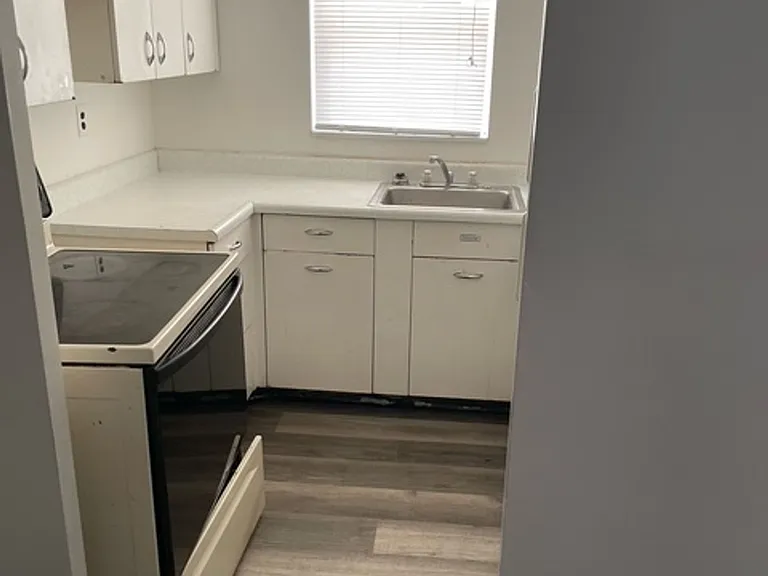 828 Illinois Ave SW — Photo 2