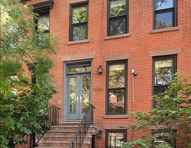 202 Bergen St #TWNHSE — Photo 1