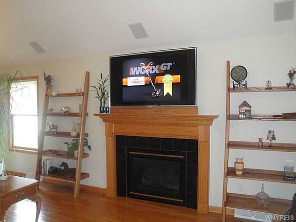 4th image of 134 French Oaks Ln