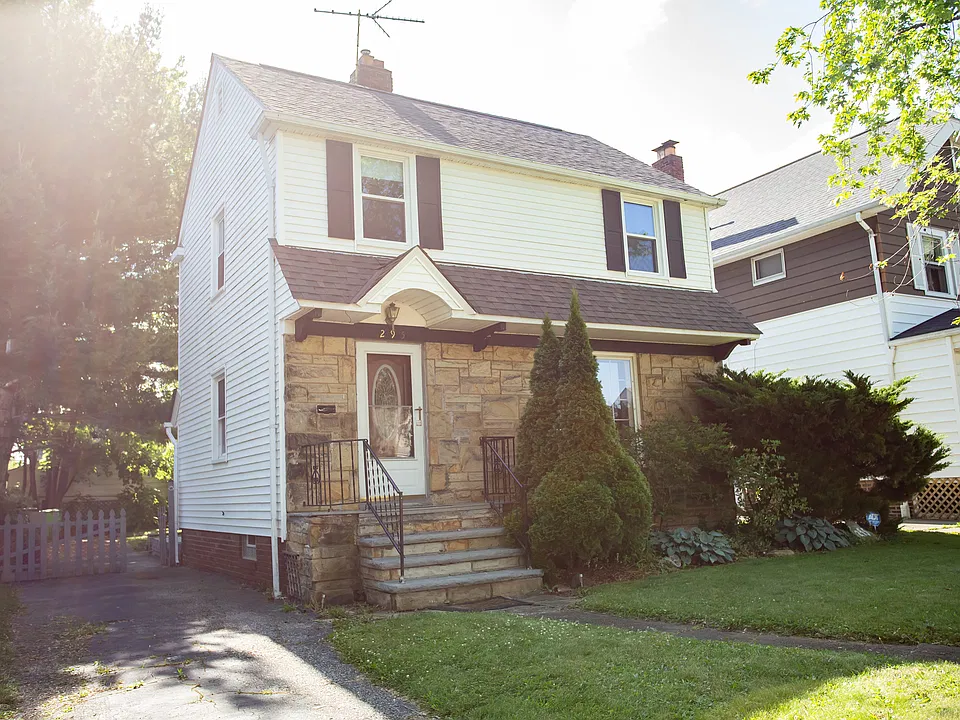 295 E 197th St
