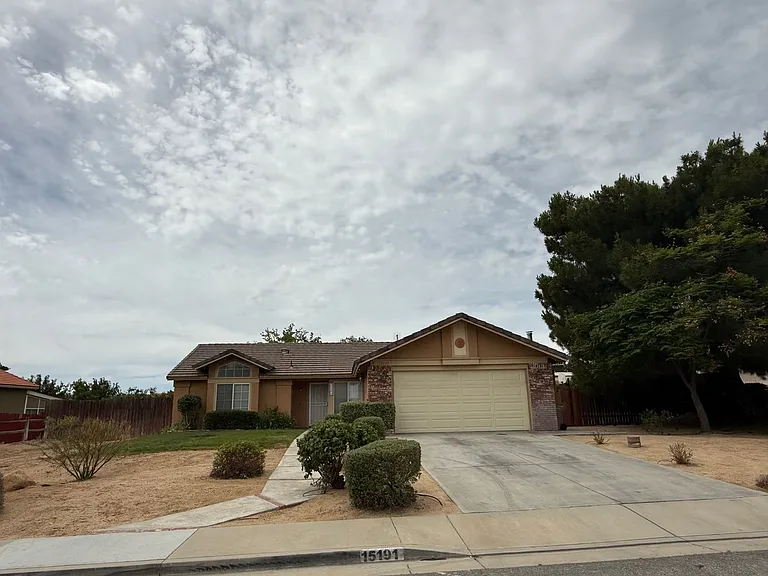 15191 Farmington Ct — Photo 29