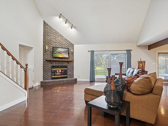 4th image of 621 Amberwood Dr