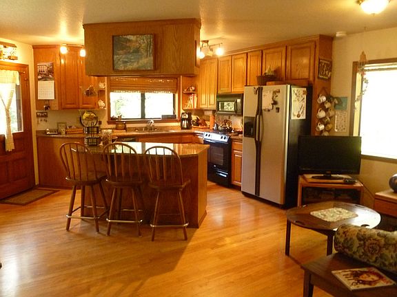 Kitchen & Breakfast area