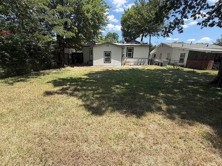 231 Elm St — Photo 4