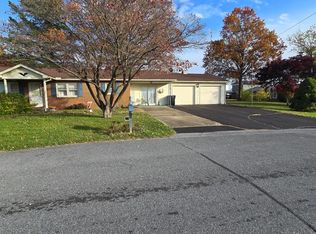 292 Cherry Lane Dr, Chambersburg, PA 17202
