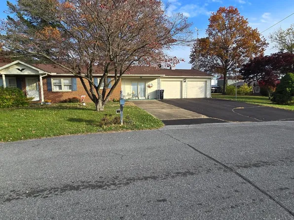 292 Cherry Lane Dr, Chambersburg, PA 17202
