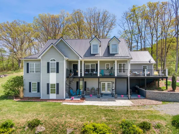 267 Hilltop Rd, Pearisburg, VA 24134