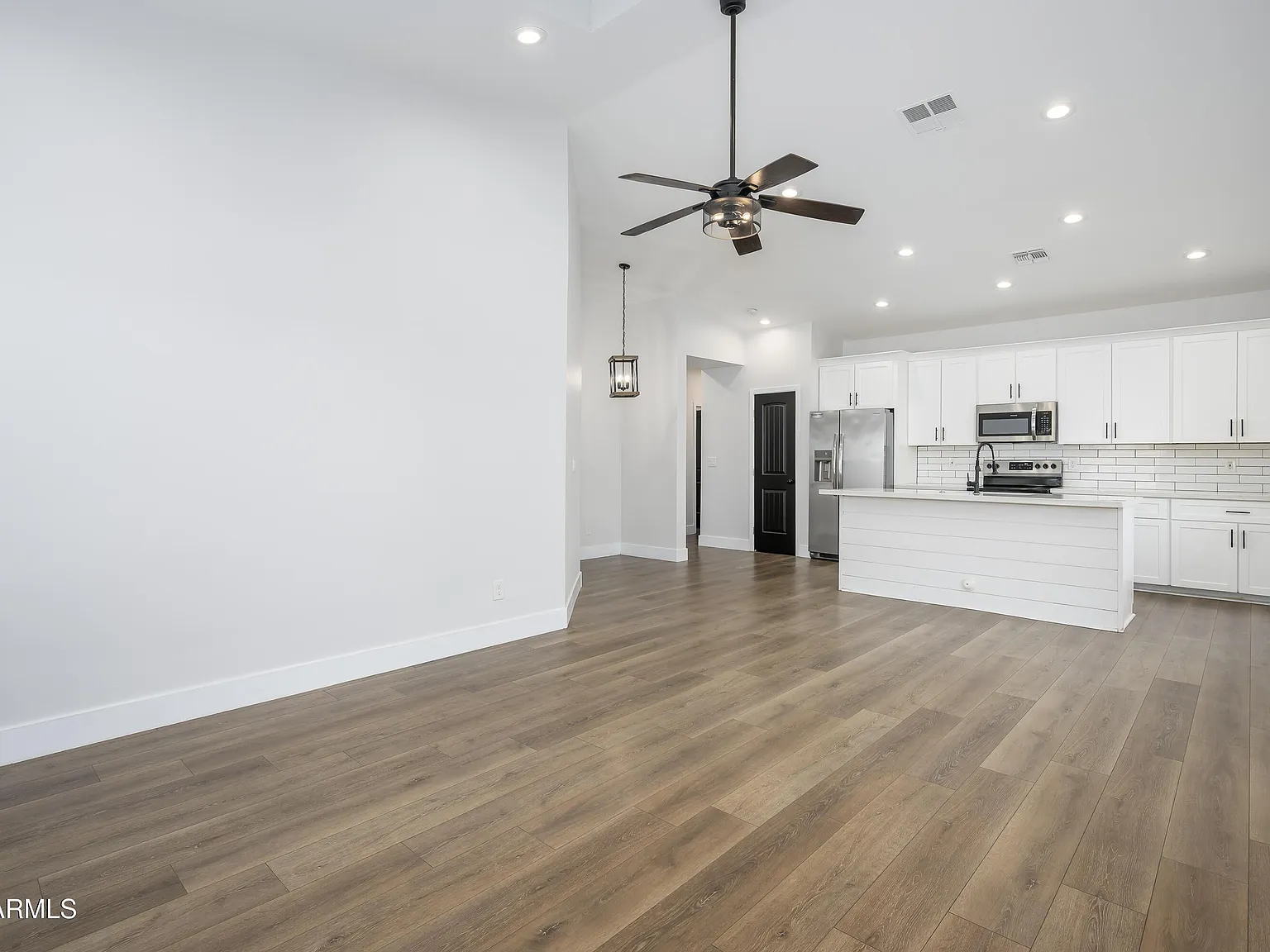 3 bed, 1269 sqft, $2,300 — Photo 4