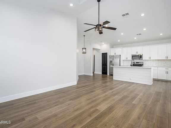 4th image of 274 N Delaware St #B
