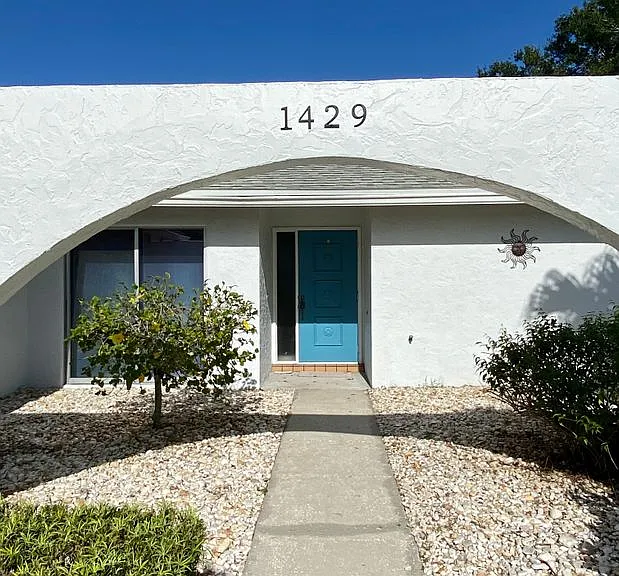 1429 Dogwood Dr — Photo 2