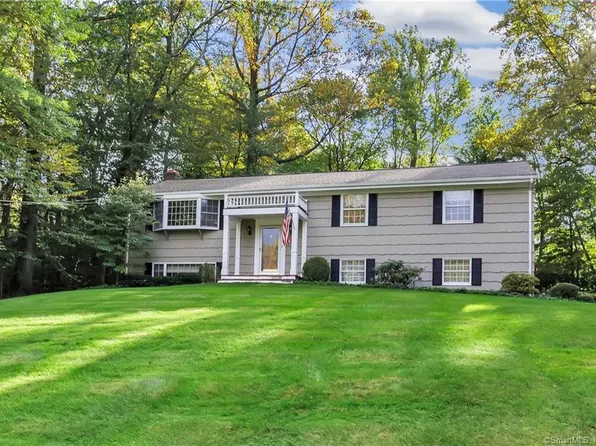 17 Brookwood Lane, Shelton, CT 06484