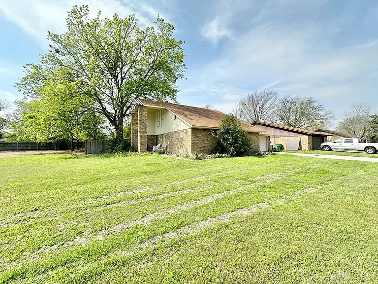 216 W Cardinal Ln — Photo 2