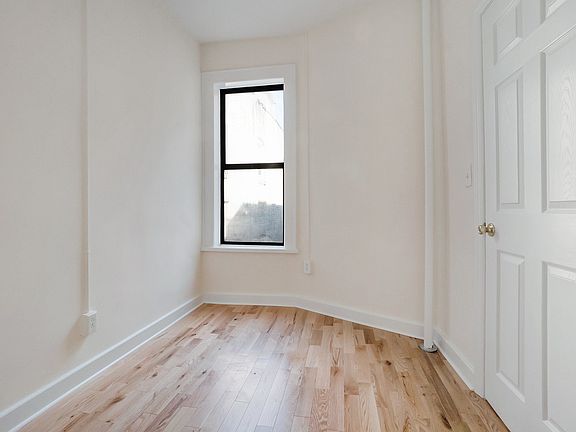 4th image of 1427 York Ave #4EE