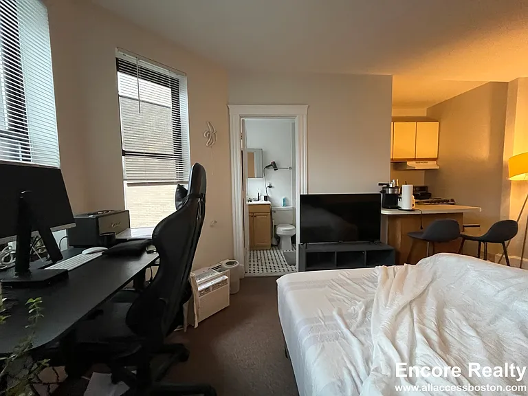 833 Beacon St #205 — Photo 4