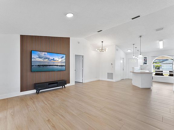 3rd image of 6249 Foster Street