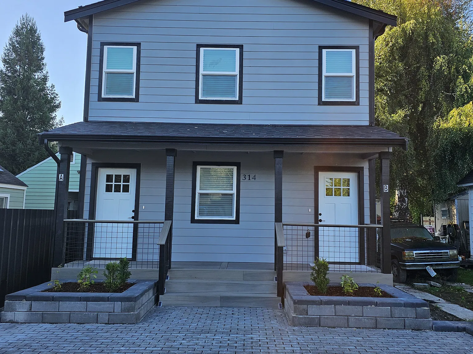 4 bed, 1974 sqft, $2,300 — Photo 1