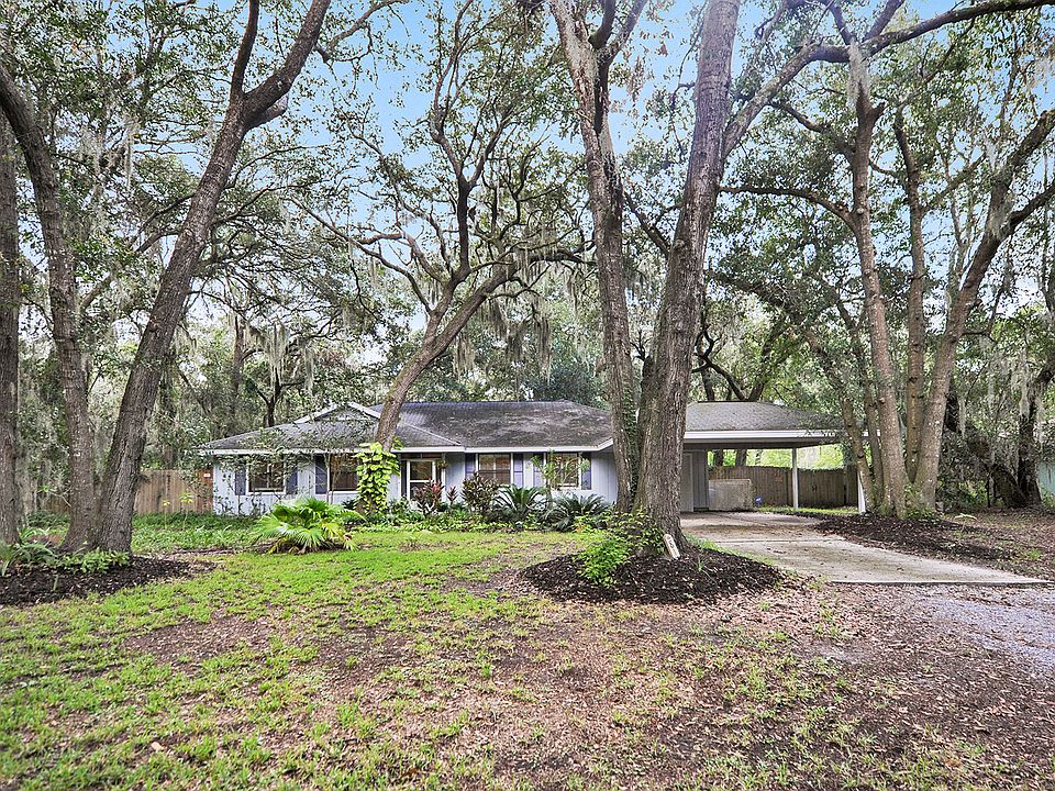 Beautiful canopied yard