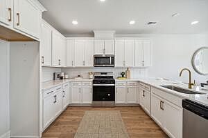 5th image of 731 Alma Square Dr