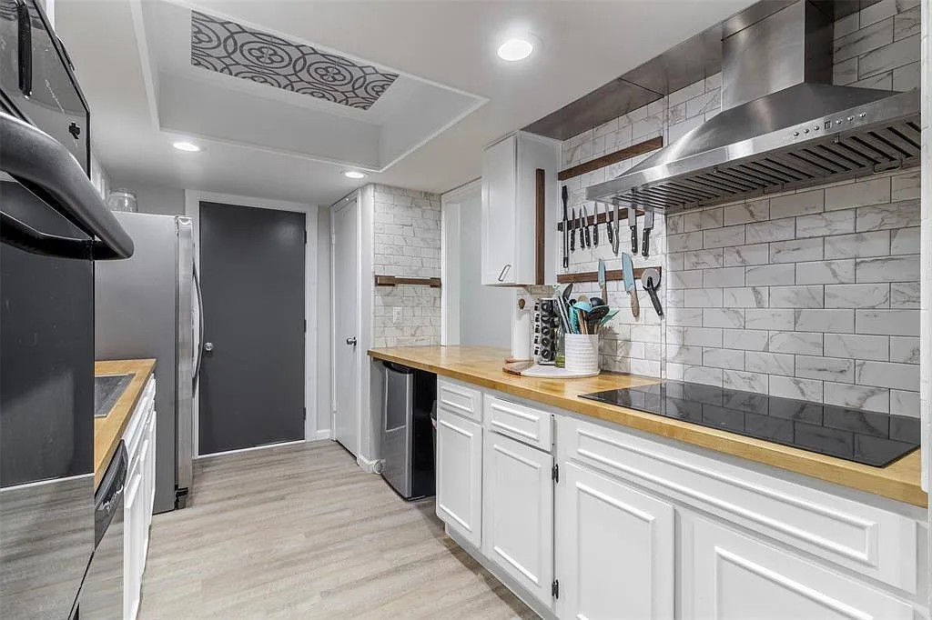 3 bed, 2.0 bath, 1341 sqft, $2,100 — Photo 4