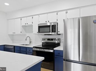 3306 Wyndham Cir APT 326, Alexandria, VA 22302