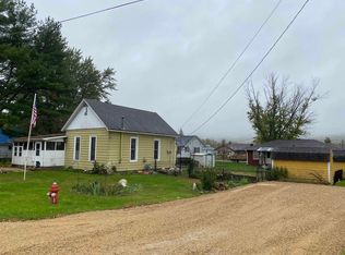 107 Division St, Hanover, IL 61041