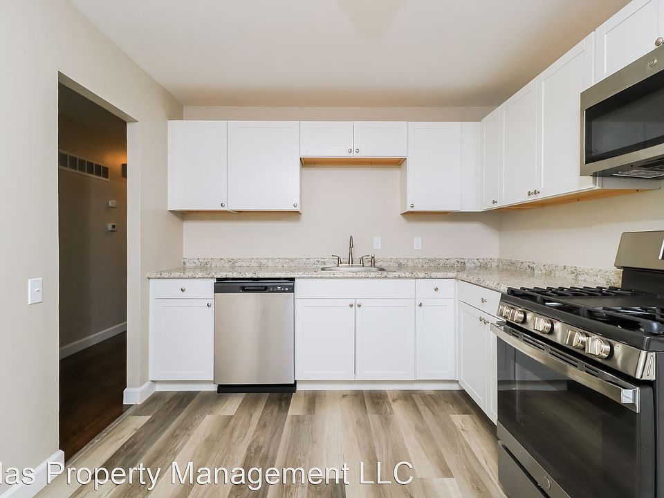 1st image of 1030 Lees Ln