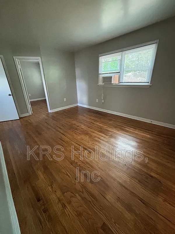 2 bed, 1.0 bath, $1,295 — Photo 4