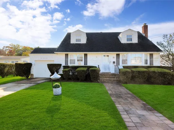 4024 Chestnut Street, Seaford, NY 11783