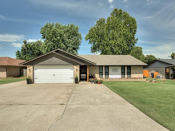 2nd image of 2408 Southlawn Pl