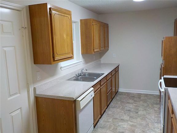 4th image of 14840 Green Valley Dr