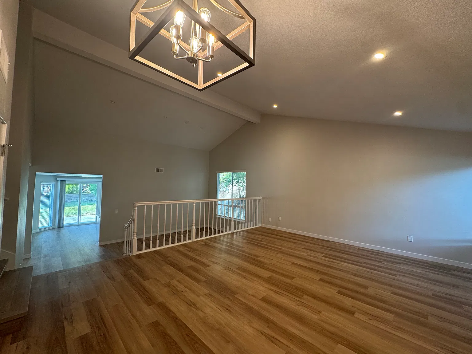 4 bed, 2612 sqft, $7,950 — Photo 4