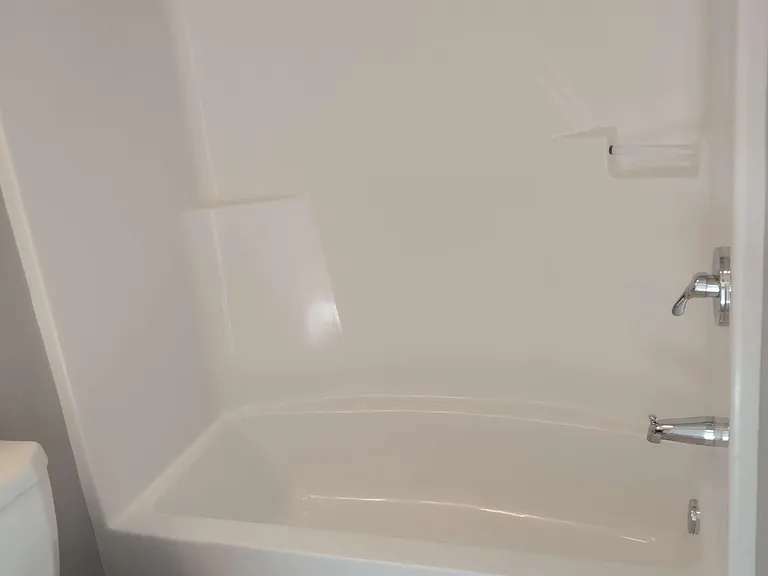 915 N Riverside Dr #1 — Photo 14