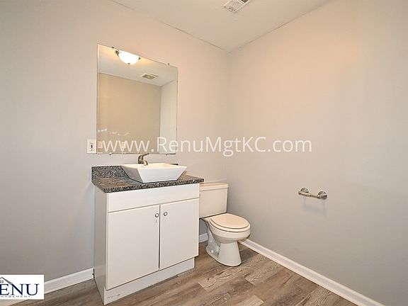 3rd image of 18516 E Blackhawk Trl