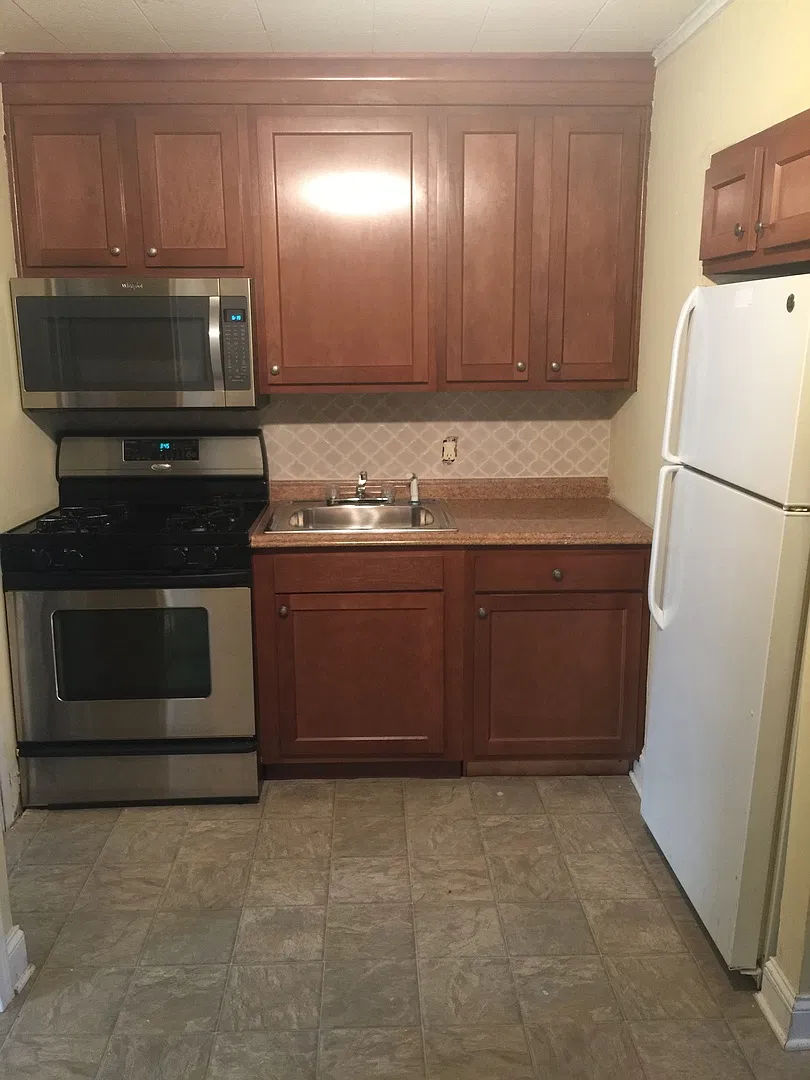 42 Henrietta- updated 2 bedroom 1 bath - close to Strong, URMC, U of R, RIT — Photo 2