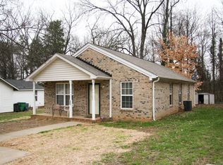 220 Willowood Dr, High Point, NC 27260