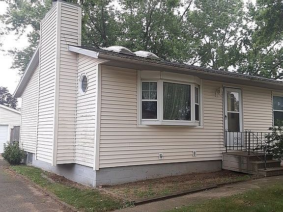 5th image of 422 Saunders Ave