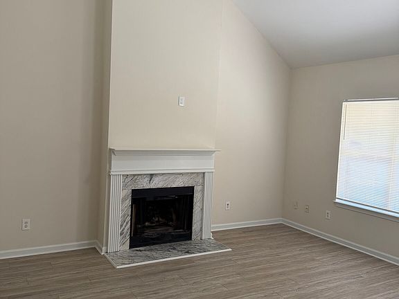 4th image of 1705 Park Cir