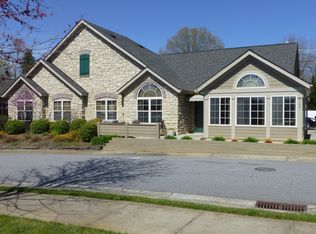 815 Wynnshire Dr #A, Hickory, NC 28601