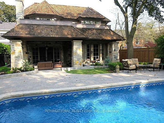 2nd image of 76 De Vere Gdns