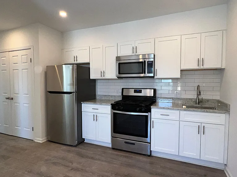 1646 F St NE #2 — Photo 14