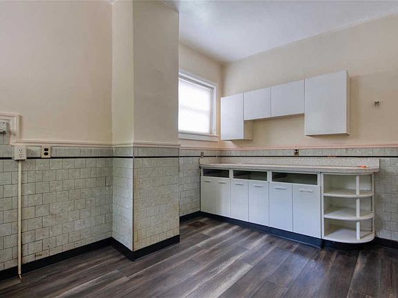 3rd image of 1408 Sulphur Ave