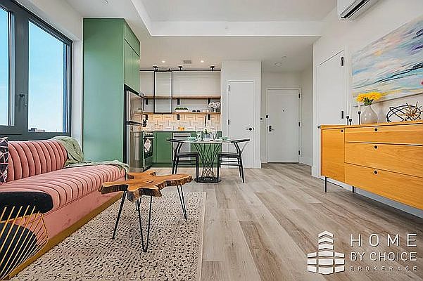 1st image of 1510 Gates Ave #824