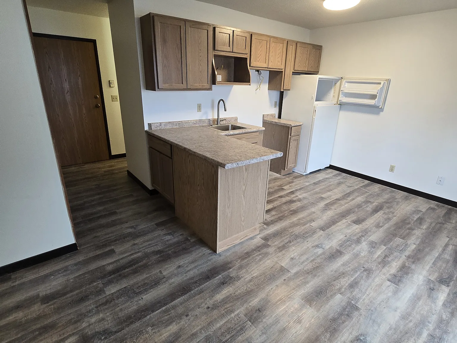 Studio, 700 sqft, $900 — Photo 1