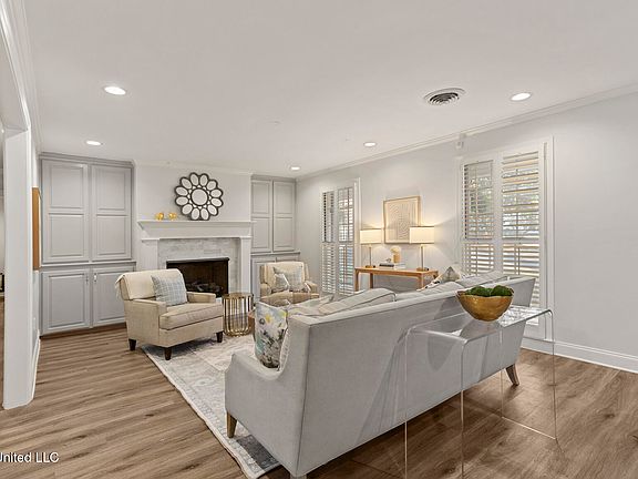 4th image of 4465 Wedgewood St